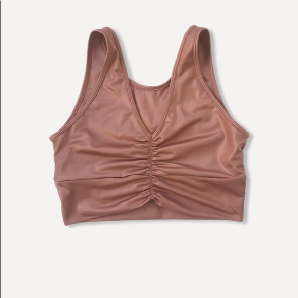 Sporty pink crop top with cups - Picture 2 of 4